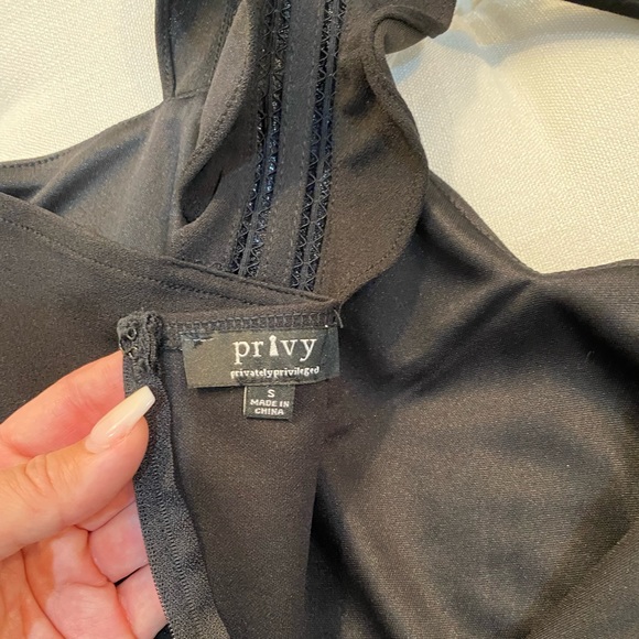 Black Crop top sleeveless with ruffle detail size small NWT - Picture 5 of 15